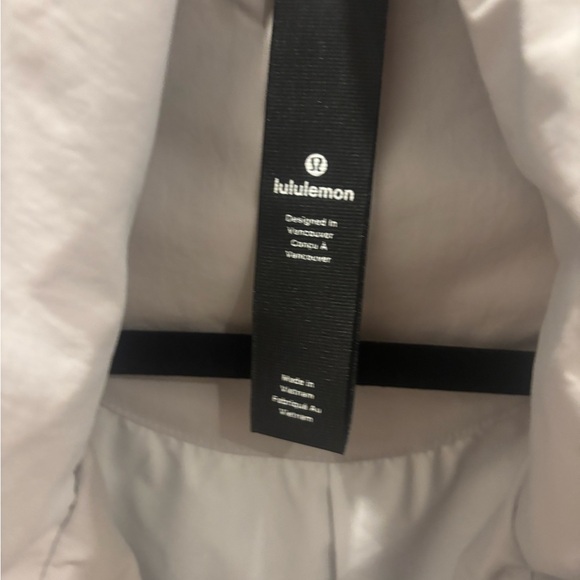 Lululemon Effortless Jacket - Picture 3 of 13